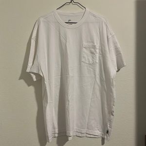 Nike Sportswear Premium Essentials T-Shirt